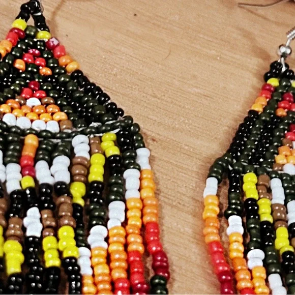 Colorful Native Beaded Earrings & Wallet Set - Picture 4 of 9